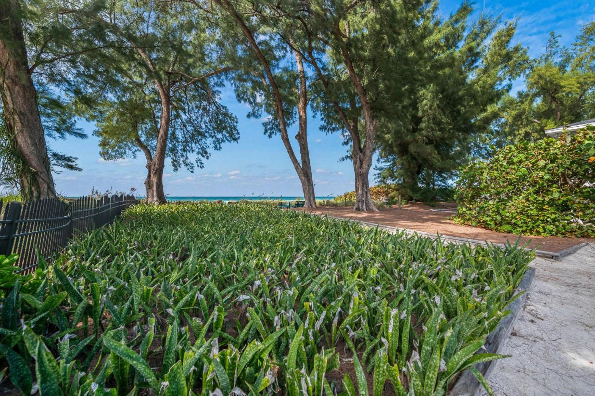 Whispering Waves East Villa Holmes Beach Bagian luar foto